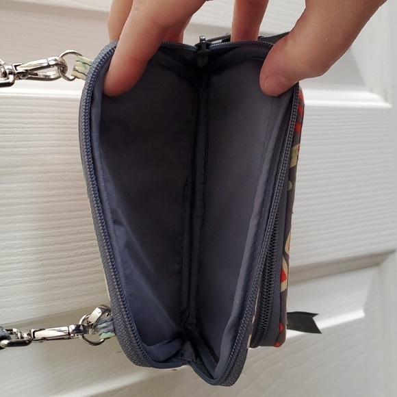 Vera Bradley All in One Crossbody Bag/ wristlet in Nomadic Floral - Picture 8 of 9